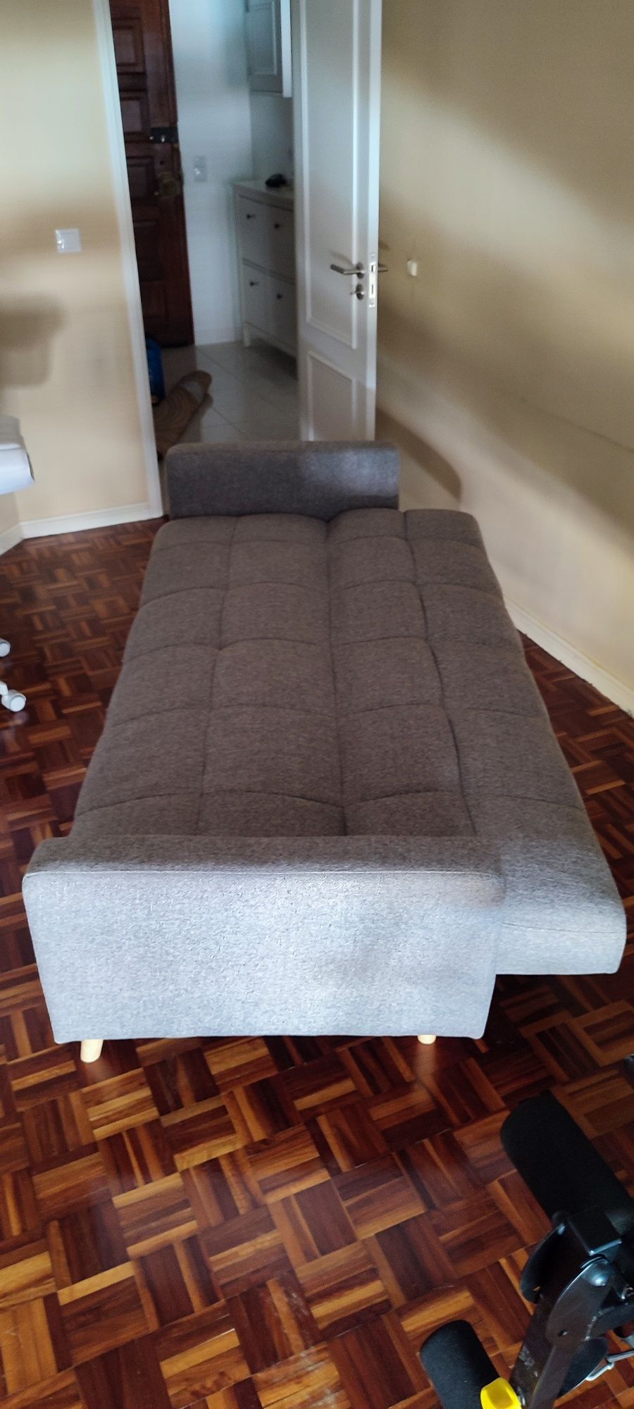 Sofá cama (praticamente novo)