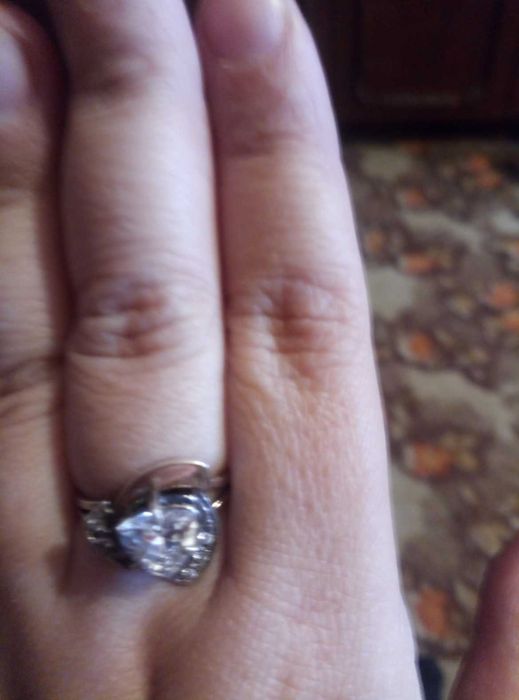 Продам серебряное кольцо