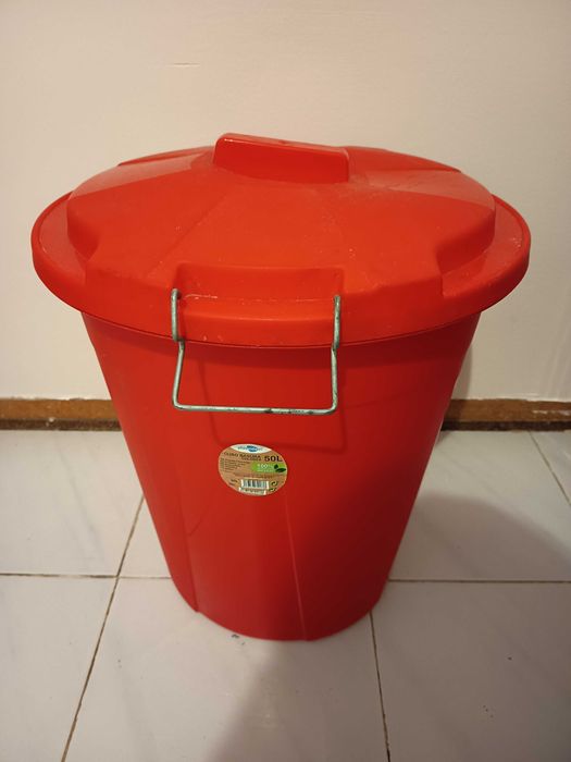 Caixa com tampa 50L