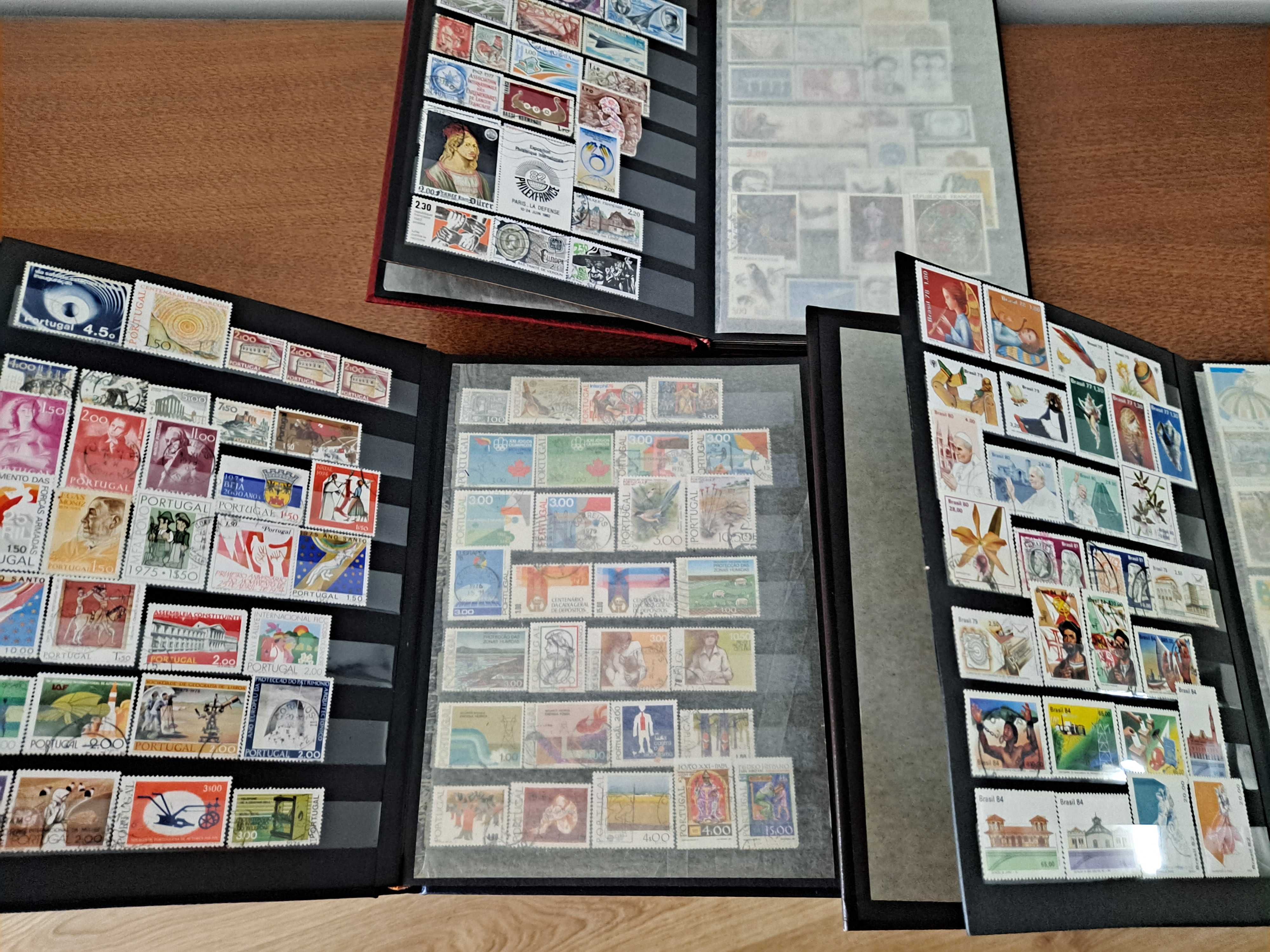 Coleção de diversos selos usados