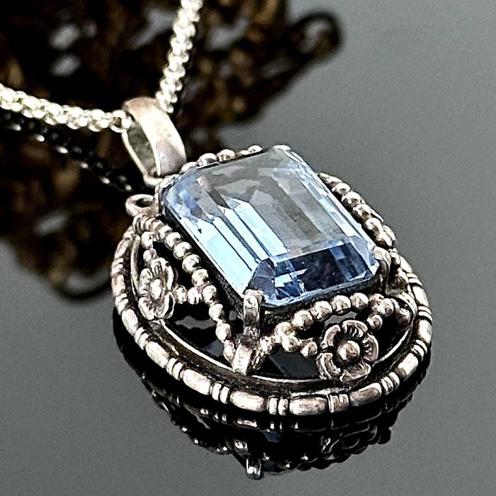 Srebrna przywieszka secesyjna z Akwamarynem, srebro próby 835