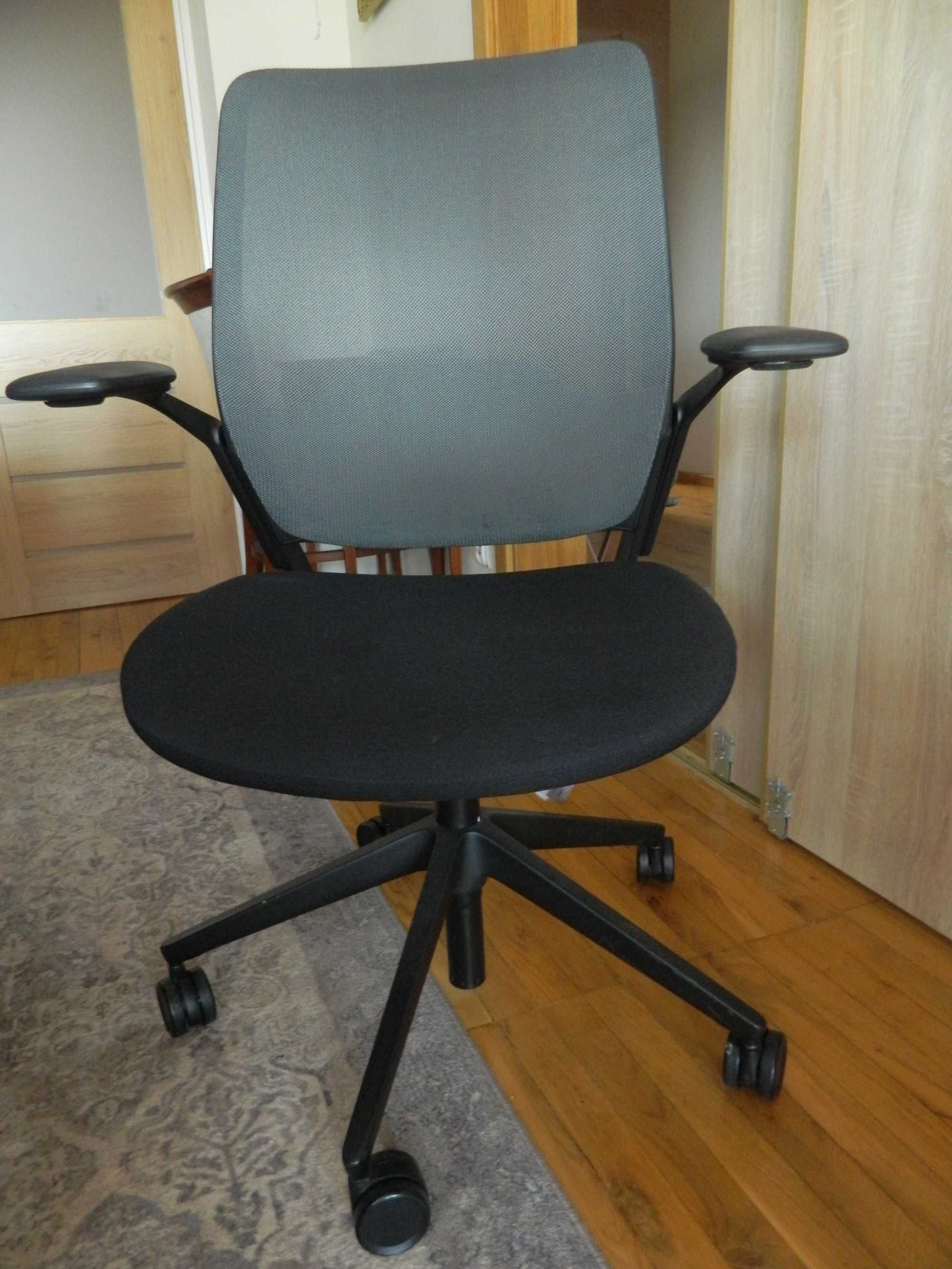 Fotel ergonomiczny - Orangebox eva