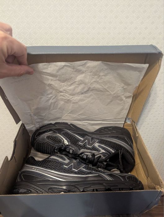 New Balance 740 black