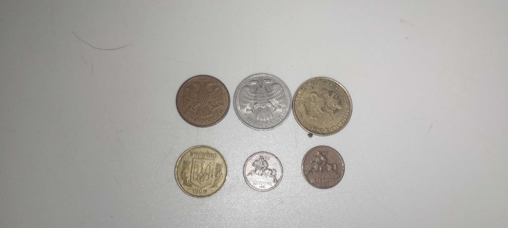 6 monet z lat 90.: 3 rosyjskie, 2 litewskie i 1 ukraińska