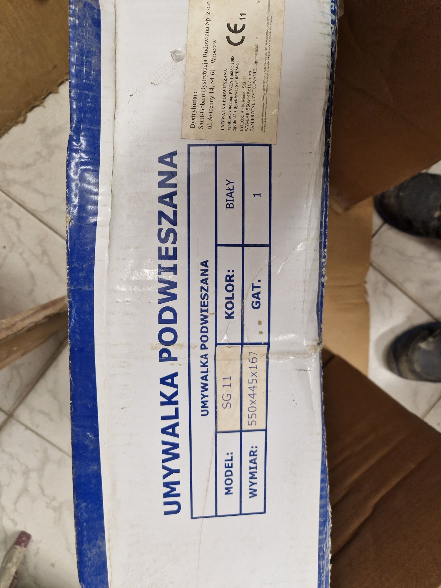 Umywalka ALTERNA podwieszana.