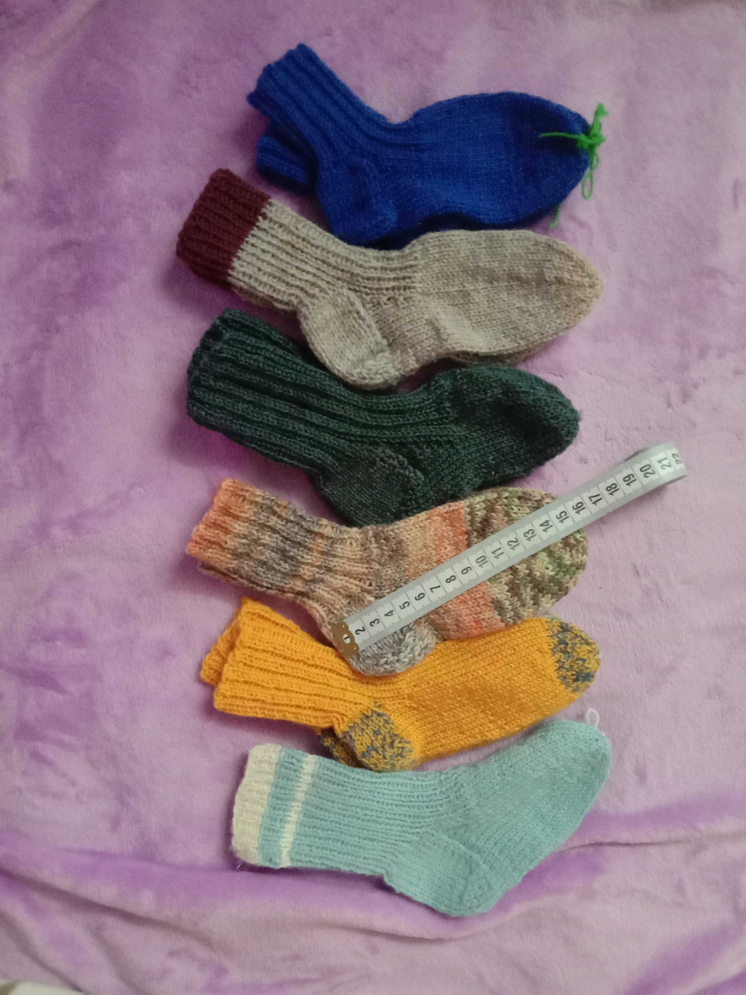 Детские вязаные, теплые вещи : носки, шапки, рукавички.