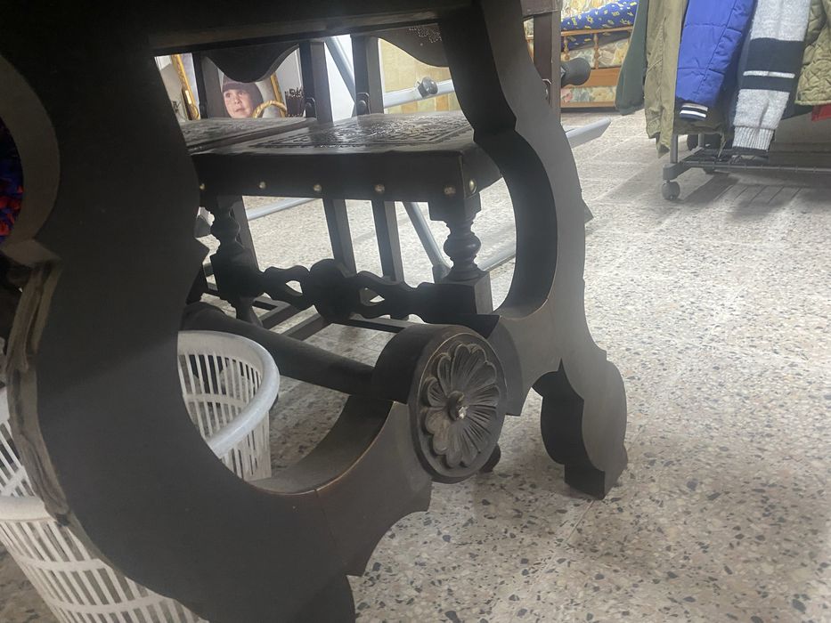 Mesa vintage 1 metro por dois com 6 cadeiras como novo