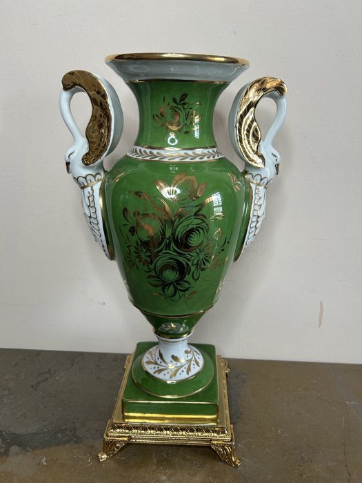 Vaso de porcelana pintado à mão