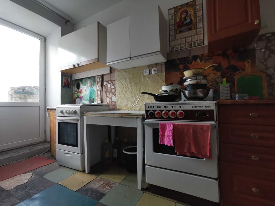 Кімната з ремонтом біля ТРЦ Голлівуд RD