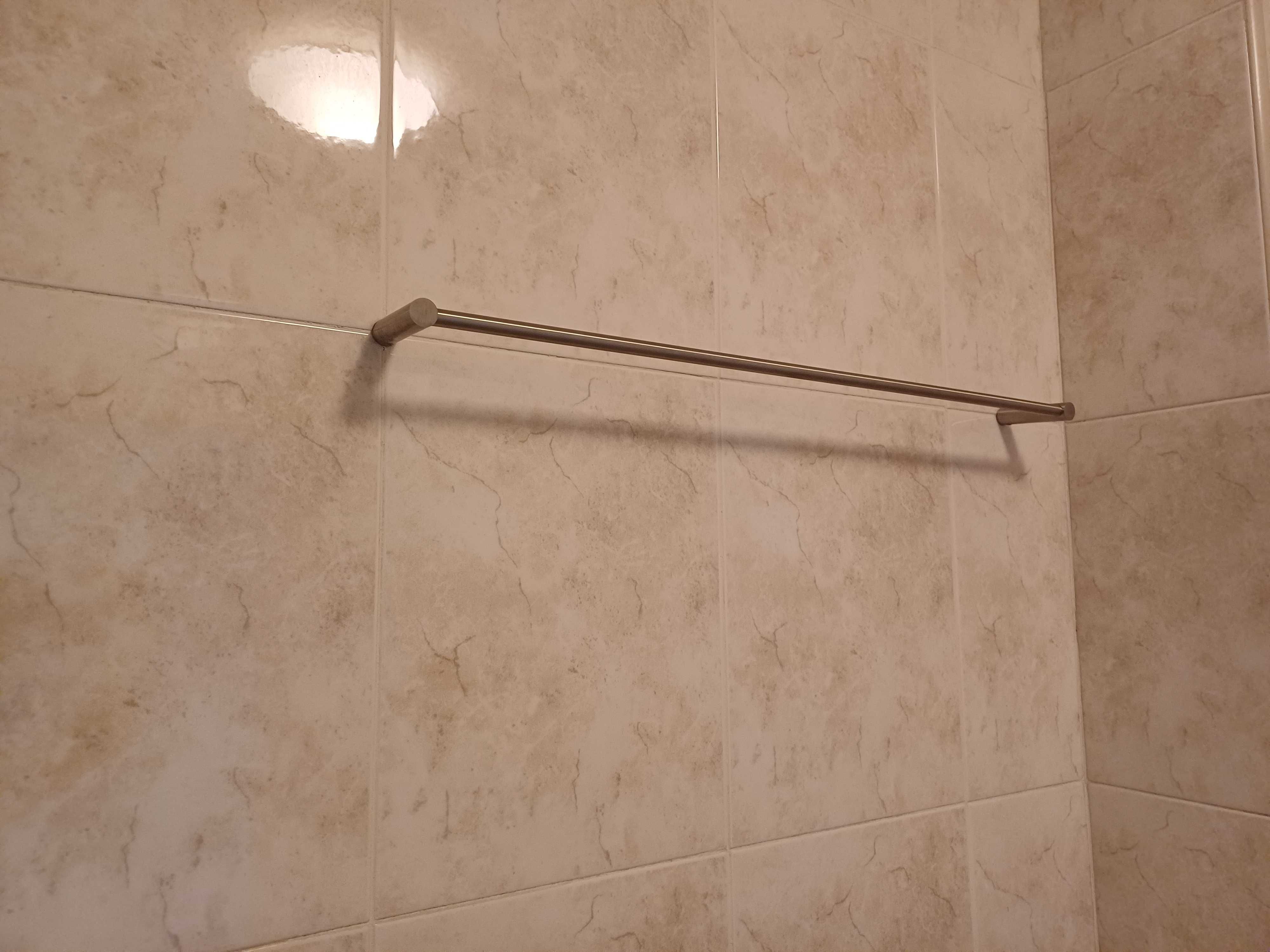 Conjunto de três toalheiros de parede