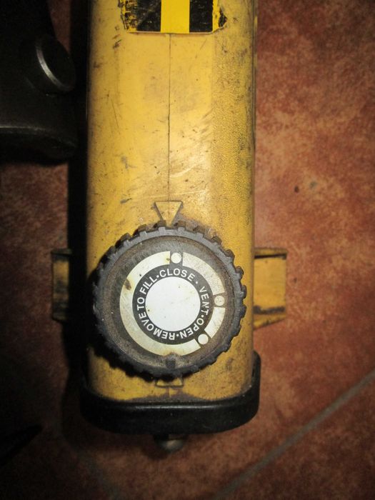 Pompa hydrauliczna ręczna ENERPAC  dwustopniowa + zaciskarka do przew.