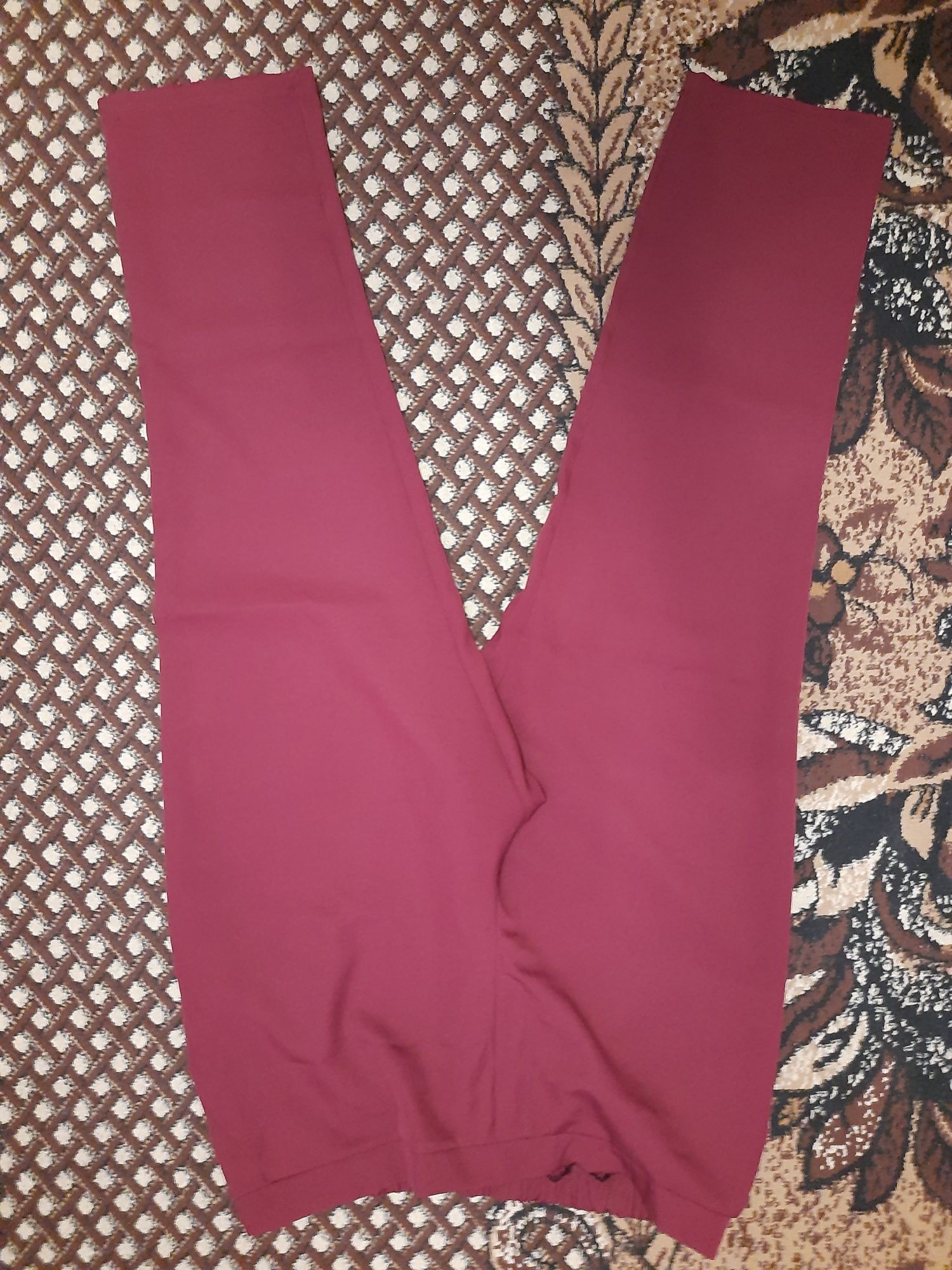 Жіночі легкі темно-вишневі брюки
