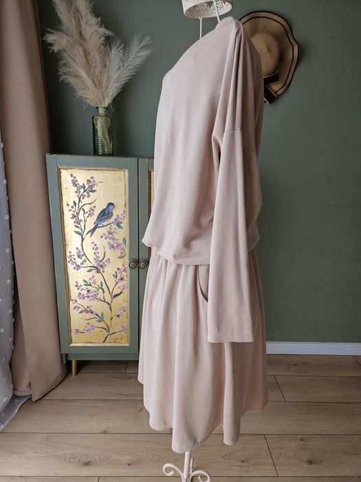 Urocza sukienka damska z gumką w pasie - Made in Italy! Nude uniwersal