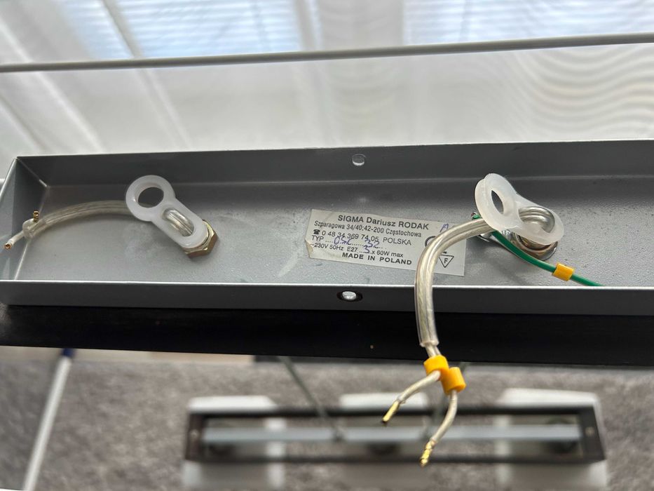 Lampa wisząca kolor wenge klosz mleczny