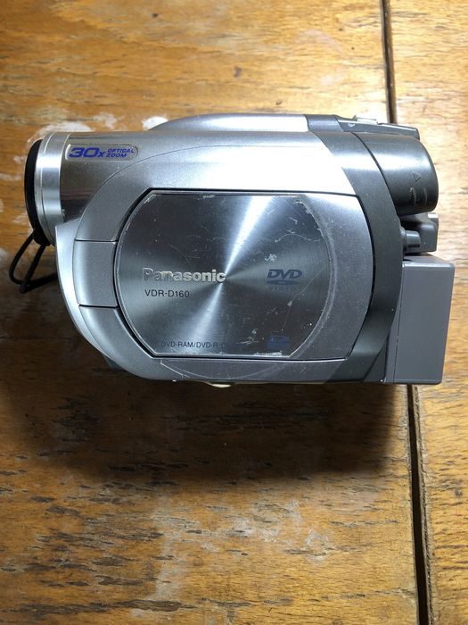 Продам видеокамеру Panasonic vdr-d160
