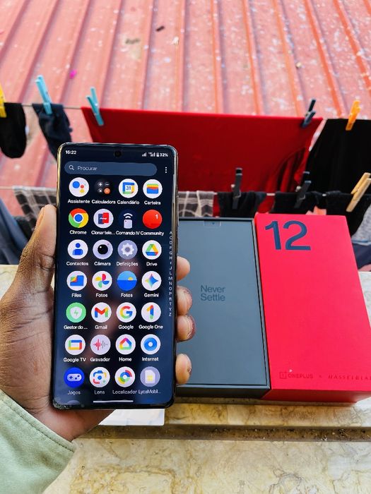 One plus 12 512Gb 16 Gb de RAM