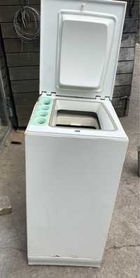 Продам стиральную машинку Indesit (под ремонт)