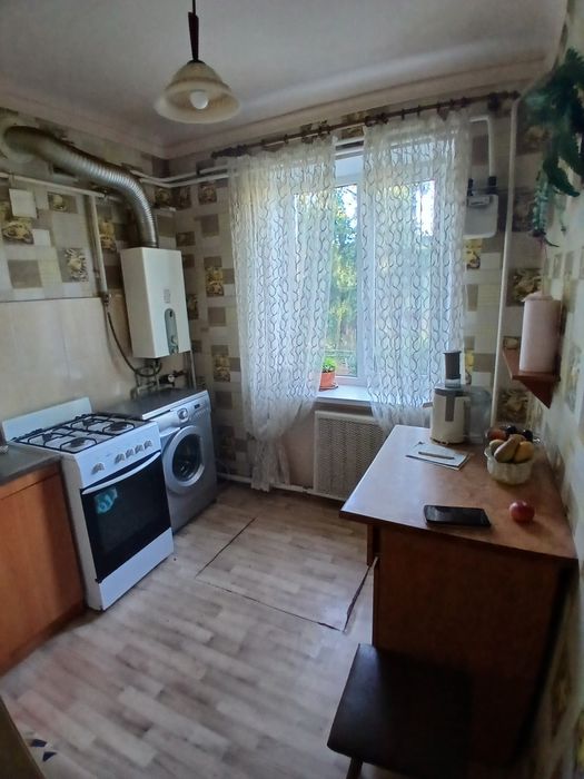 Продам 2-кімнатну квартиру на Черемушках