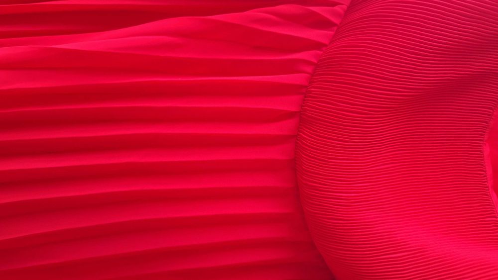 Zwiewna czerwona sukienka plisowana mini ASOS