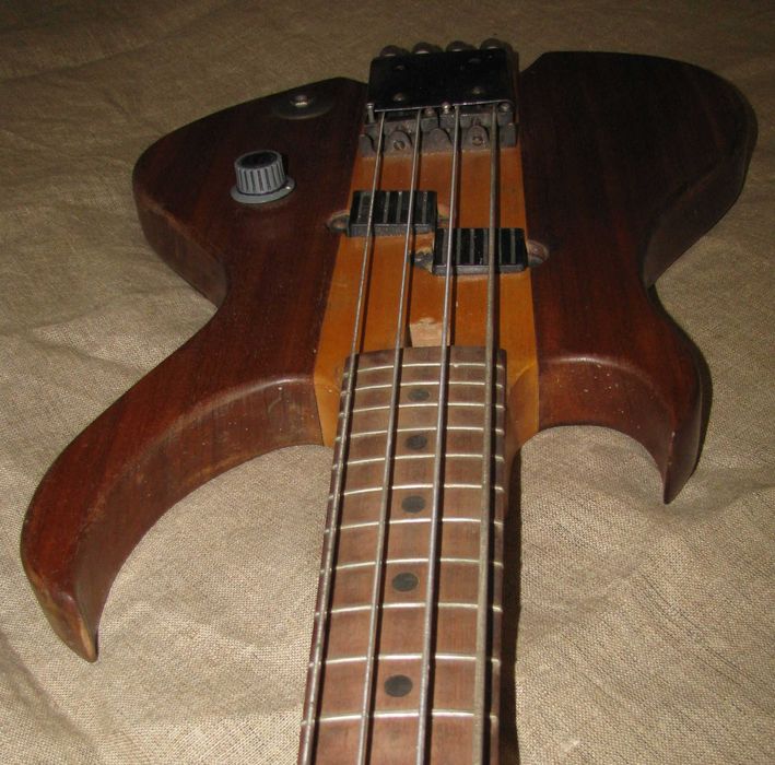 Бас гитара, мастеровая