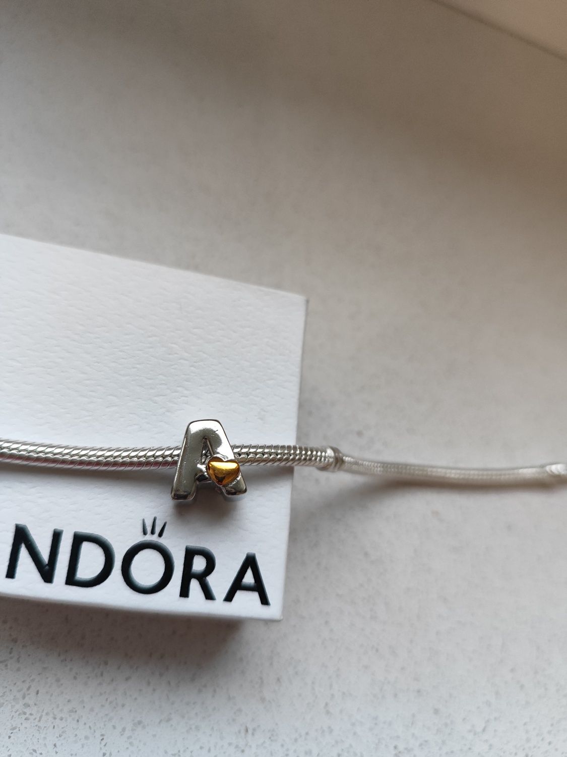Charms litera A do bransoletki Pandora