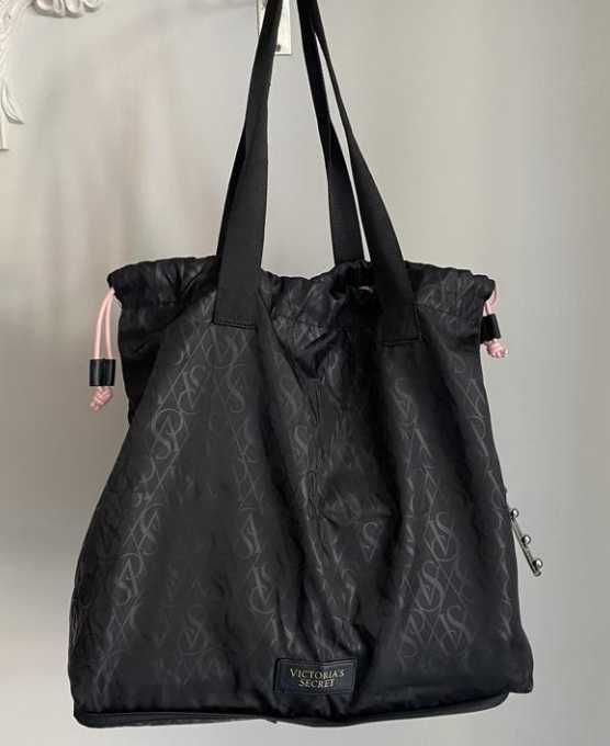 сумка-трансформер Victoria's secret Lightweight Packable Tote Bag