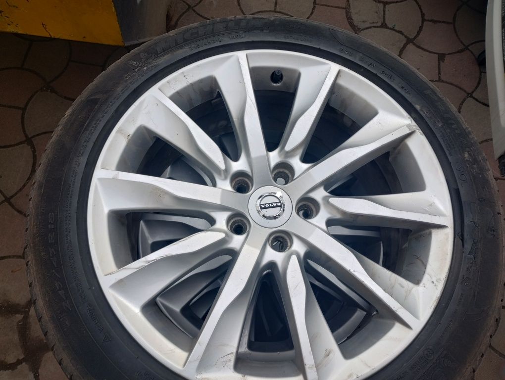 Felgi z oponami letnimi 245/45/18 Volvo s90