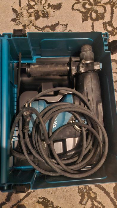 Młot Makita hr3001cj