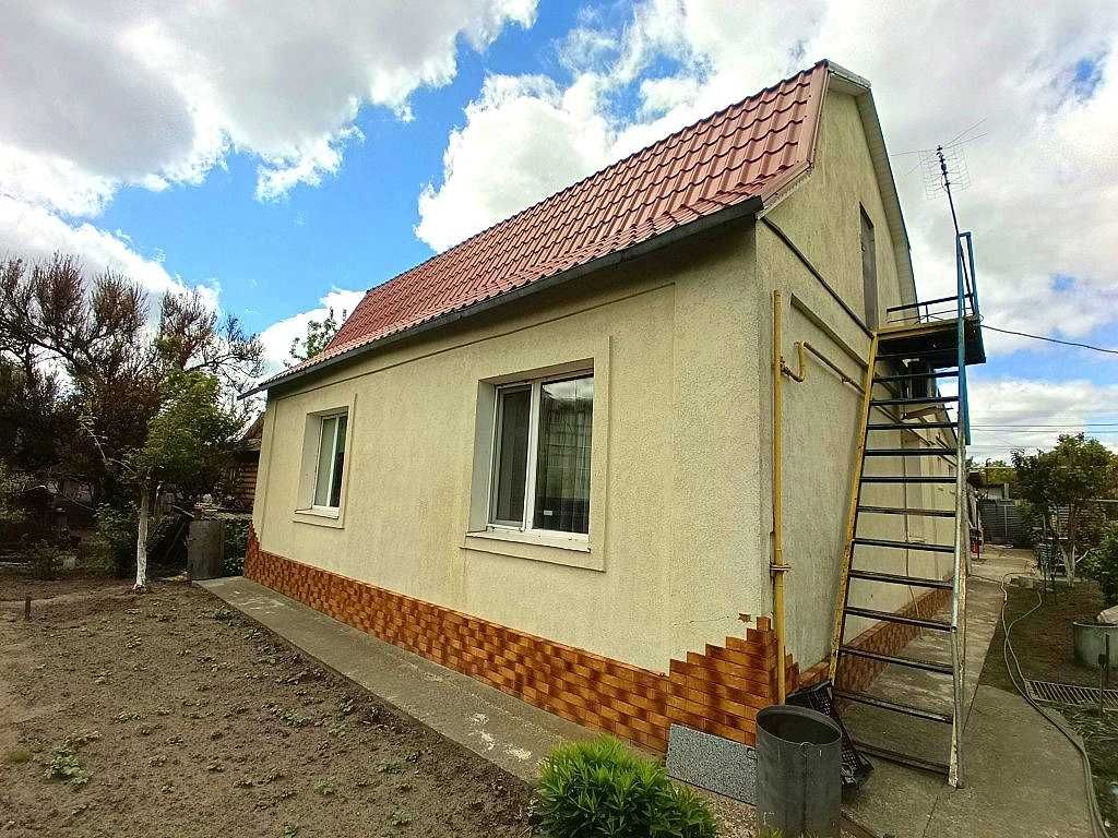 Продам жилий будинок в центрі Макарова.