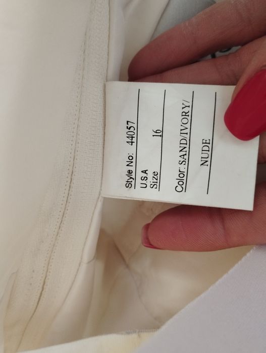 Sincerity suknia ślubna z trenem kolor ivory, nude 40-42