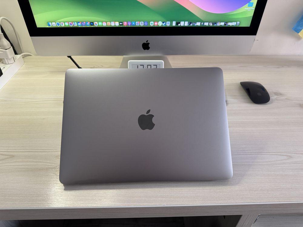 Macbook pro 13 2020 Intel i5 16/256Gb Space M907