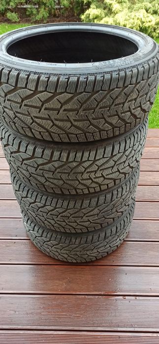 225/40/18 kormoran snow 2023 jak nowe