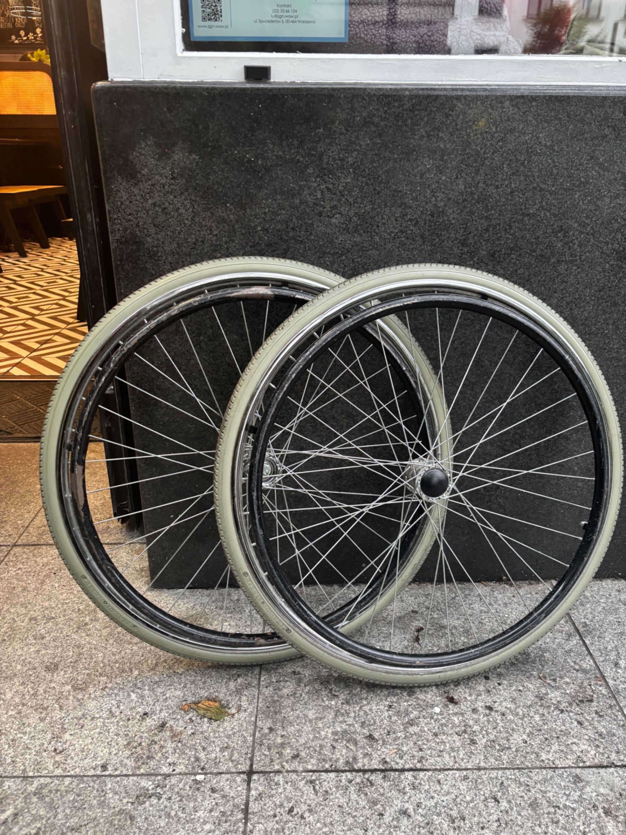 Koła do wózka inwalidzkiego 24” – komplet, gotowe do użycia!