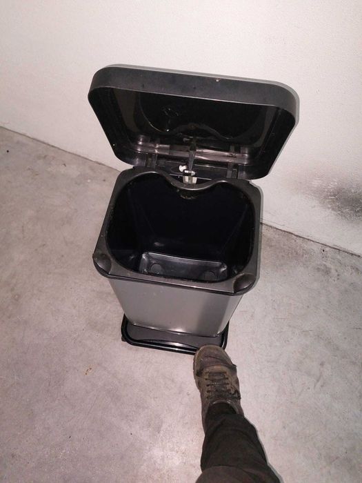 Balde do lixo com pedal 20 L Delinia cinza