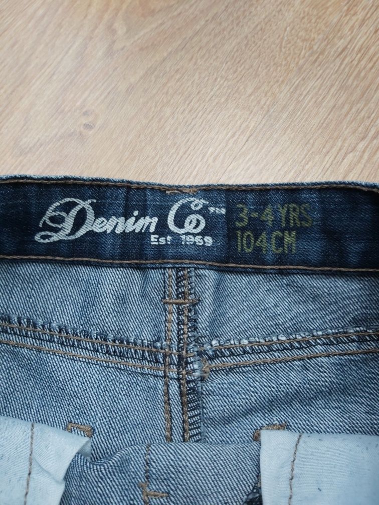 Sprzedam spodenki jeansowe na rozmiar 104 cm