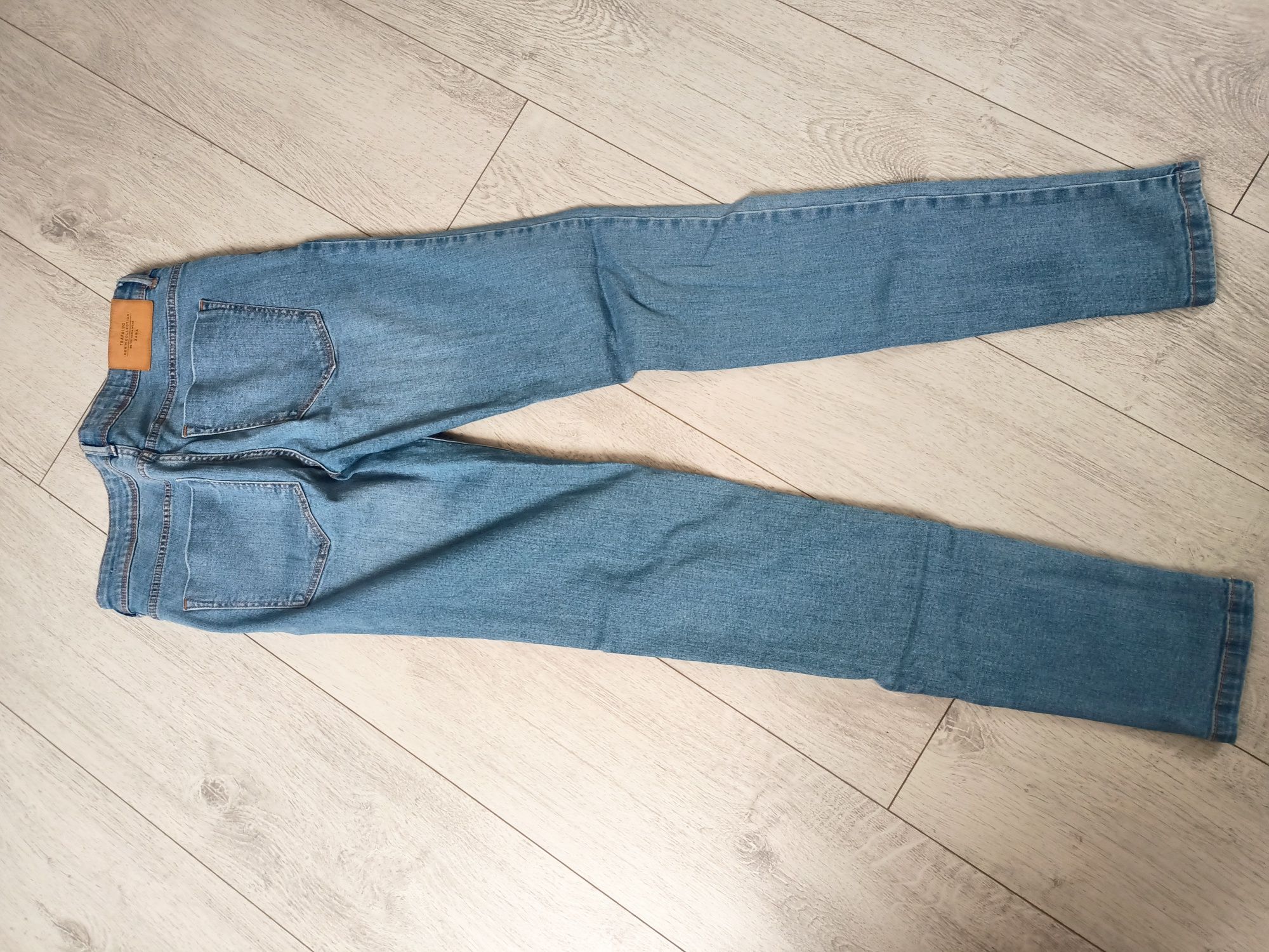 Spodnie jeansy firmy ZARA