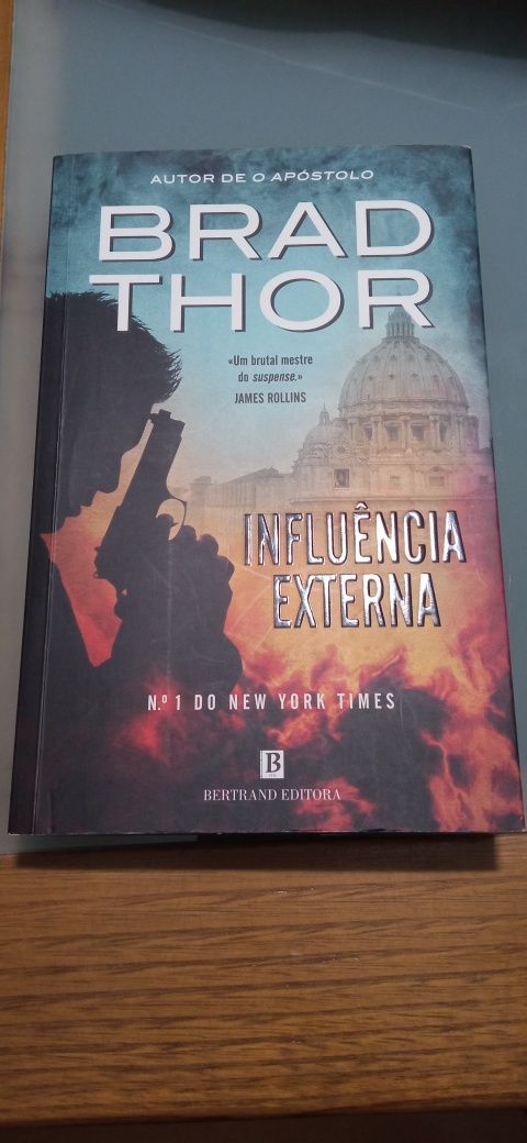 Livro Influência Externa - Brad Thor