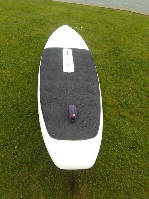 Pranchas de windsurf grandes, com patilhão rebatível e fin