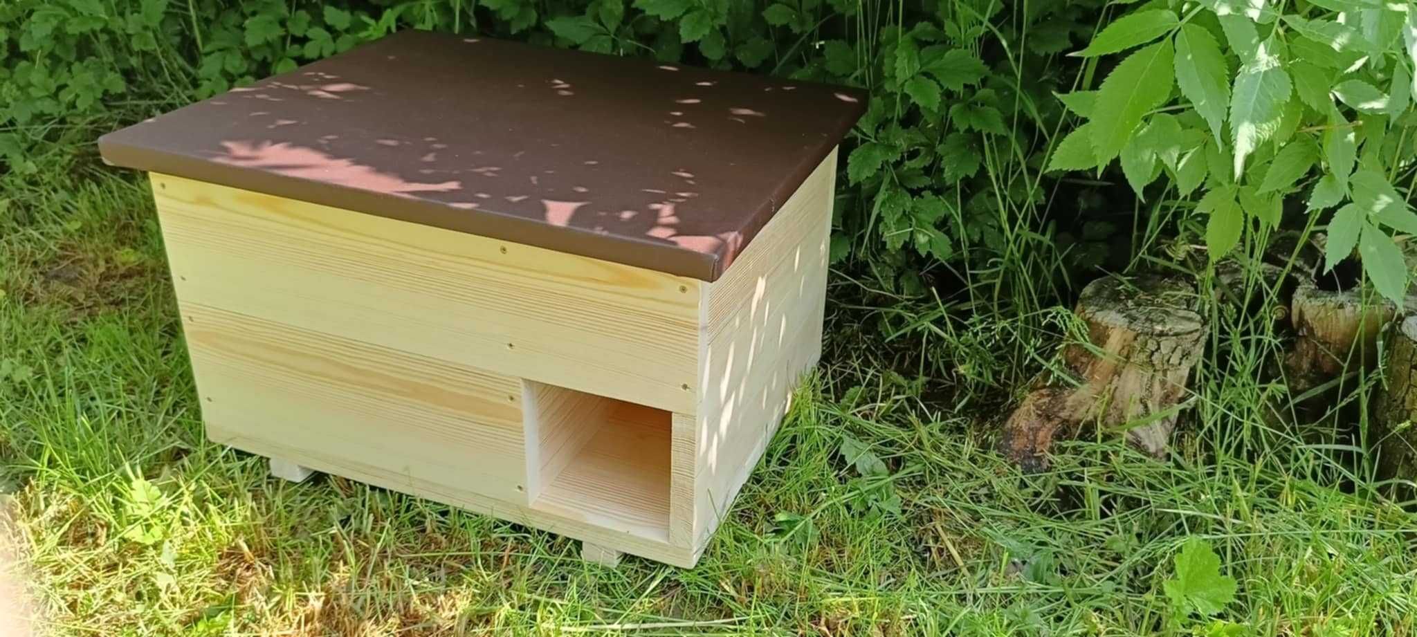 Domek dla jeża budka lęgowa z otwieranym daszkiem tapicerowanym