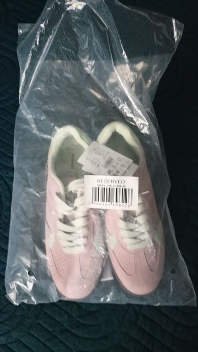 Sneakersy damskie z kontrastowymi elementami