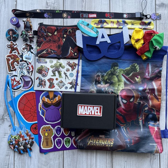 Zestaw gadżetów Avengers 15 elementów komplet prezentowy