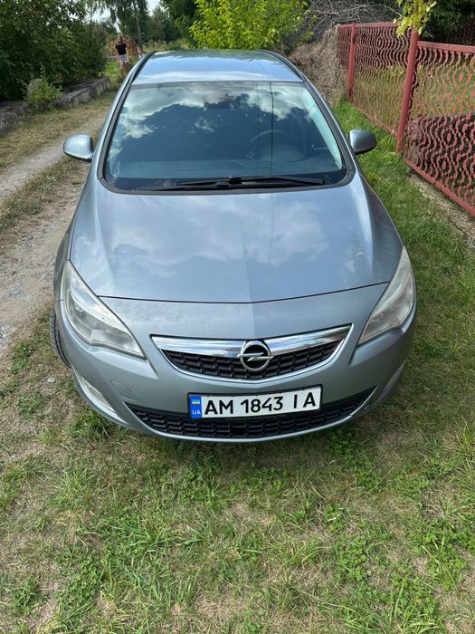 Opel astra j 2011рік