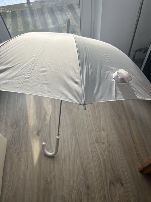 Biala parasolka slubna