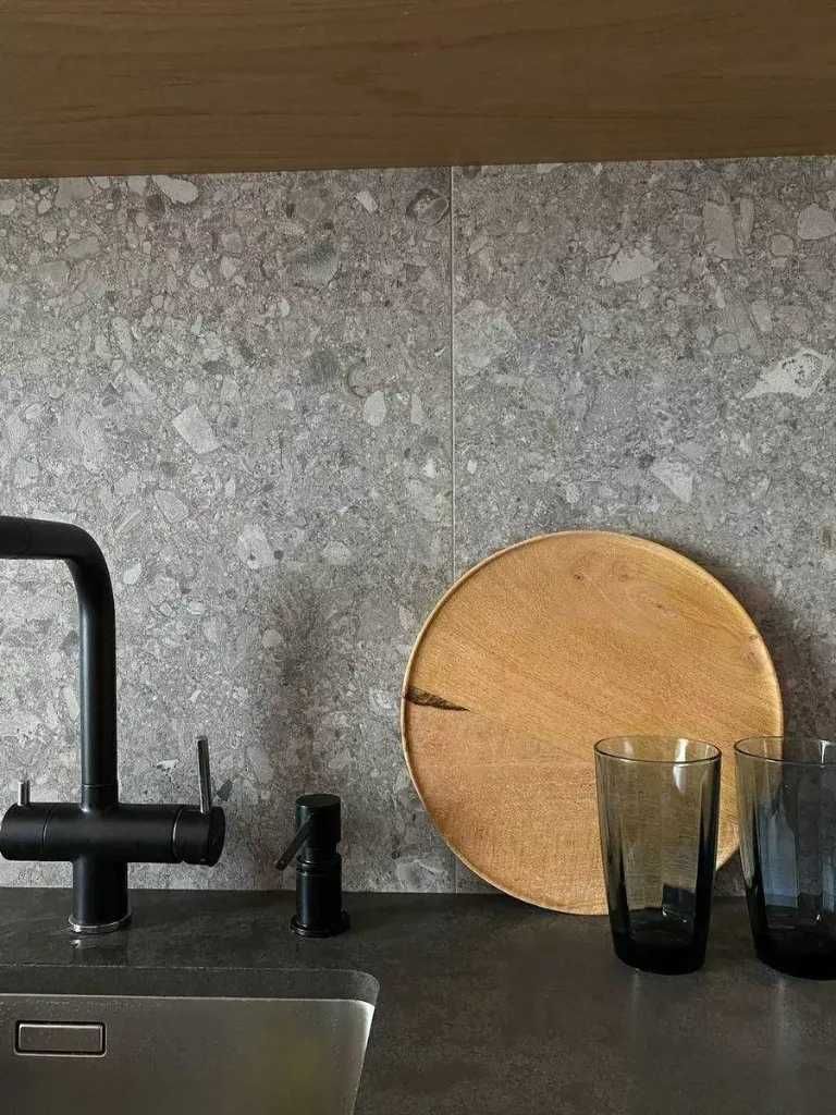Продам 3-комнатную квартиру в ЖК Атлант, пр. Поля (низ)