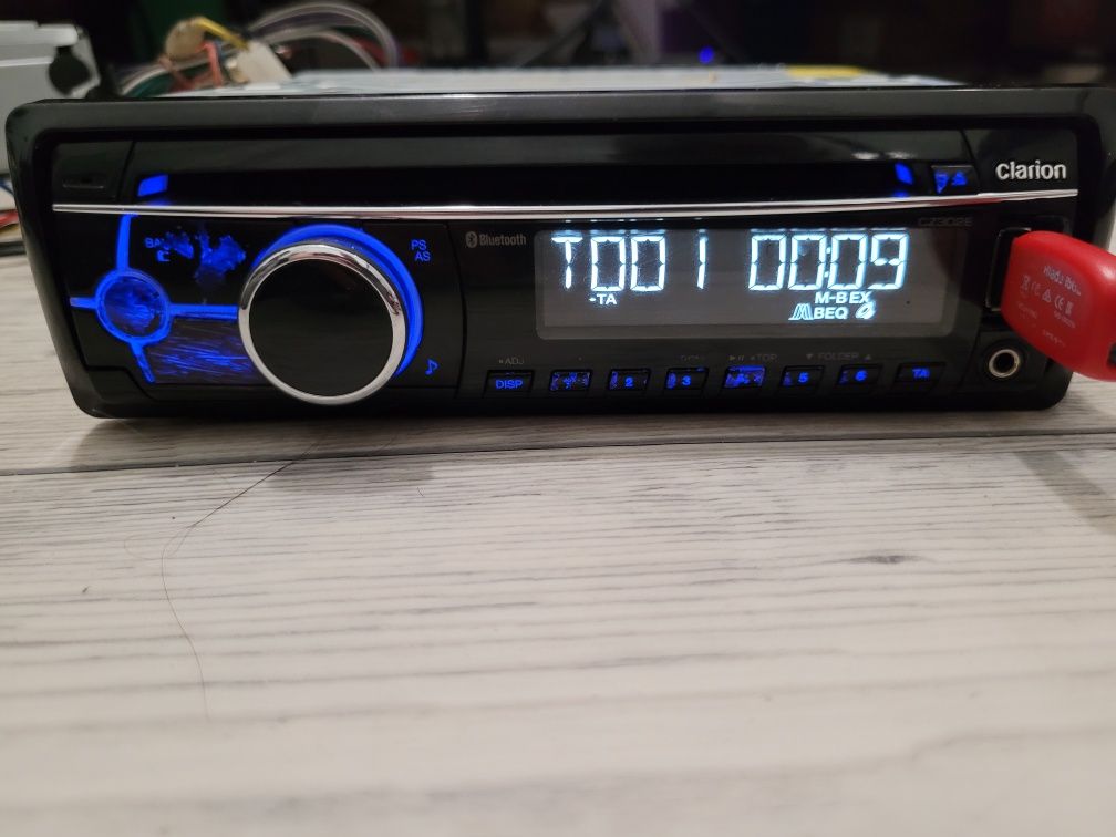 Radio samochodowe Clarion 4x45W CD,USB/IPOD/IPHONE,AUX,RDS