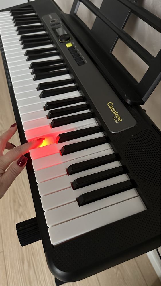 Синтезатор casiotone lk-s250 в ідеальному стані