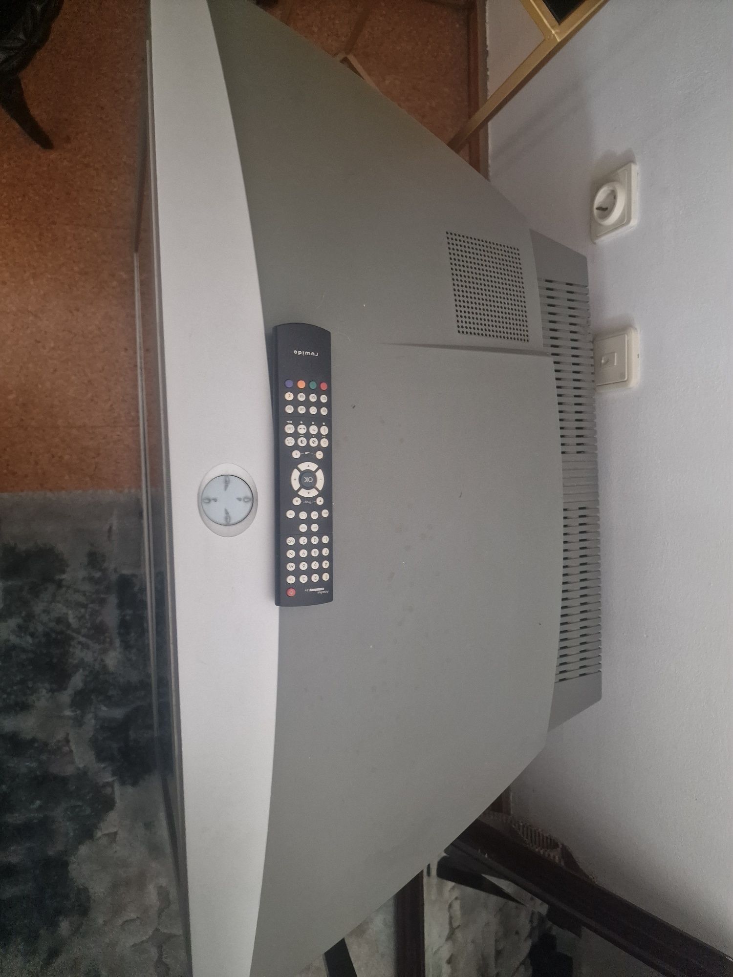 Vendo duas tvs philips