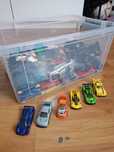 Autka hotwheels.