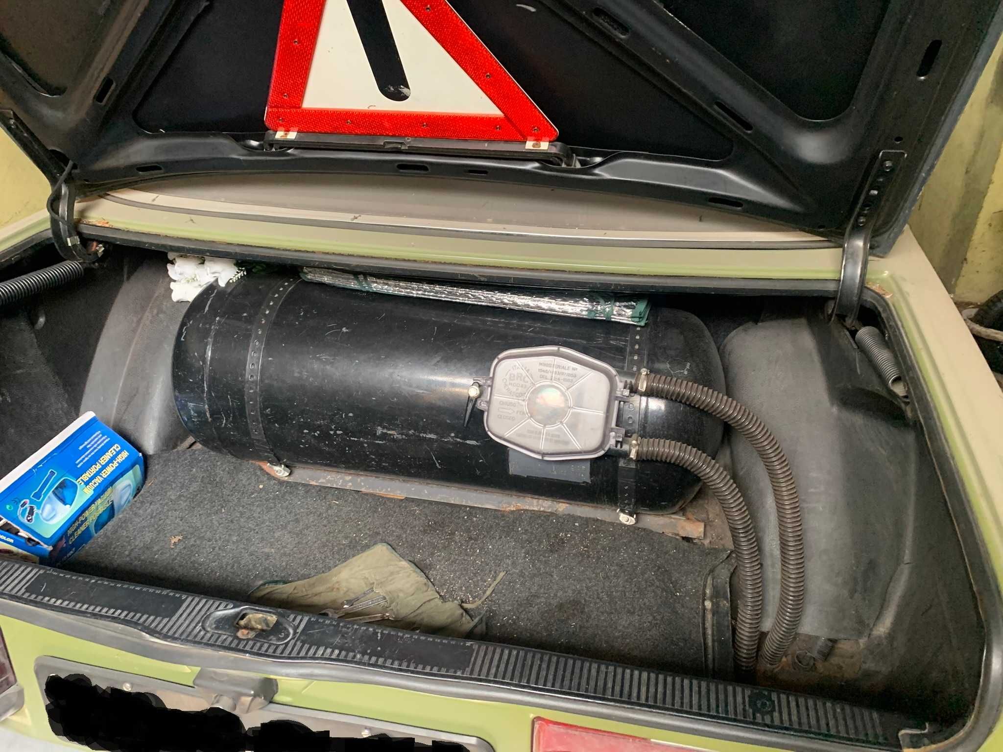 Mercedes-Benz W123 200 (Gasolina/GPL) – Clássico de 1979 | 134.000 km