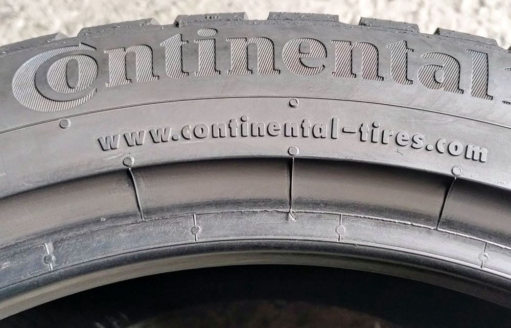 Шини зимові R18 235/45 Continental Winter Contact TS850P